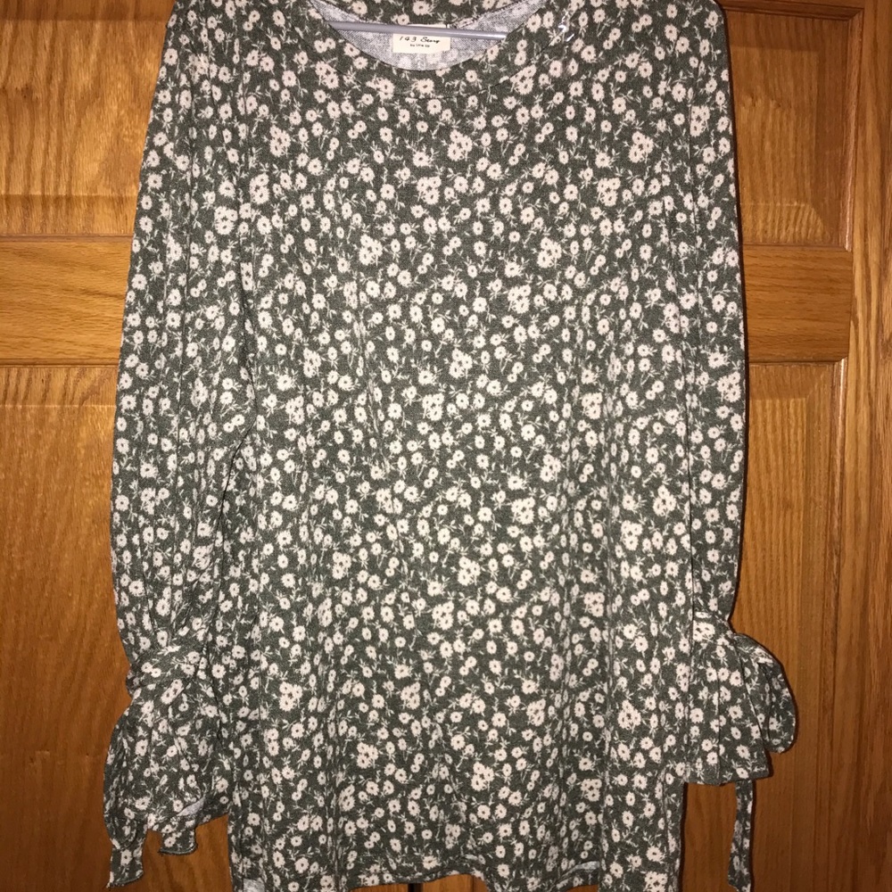Floral shift top, Impressions Boutique, sage green with white floral print, NWOT